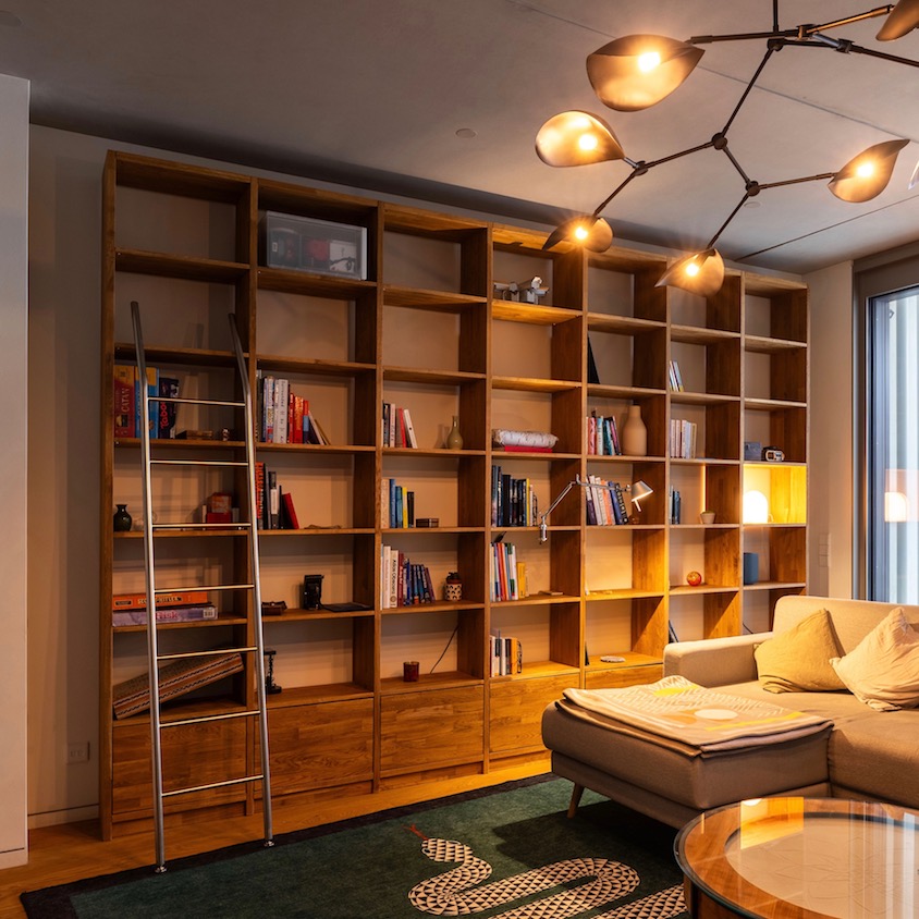 Wohnwand aus Eiche natur geölt und Anstellleiter