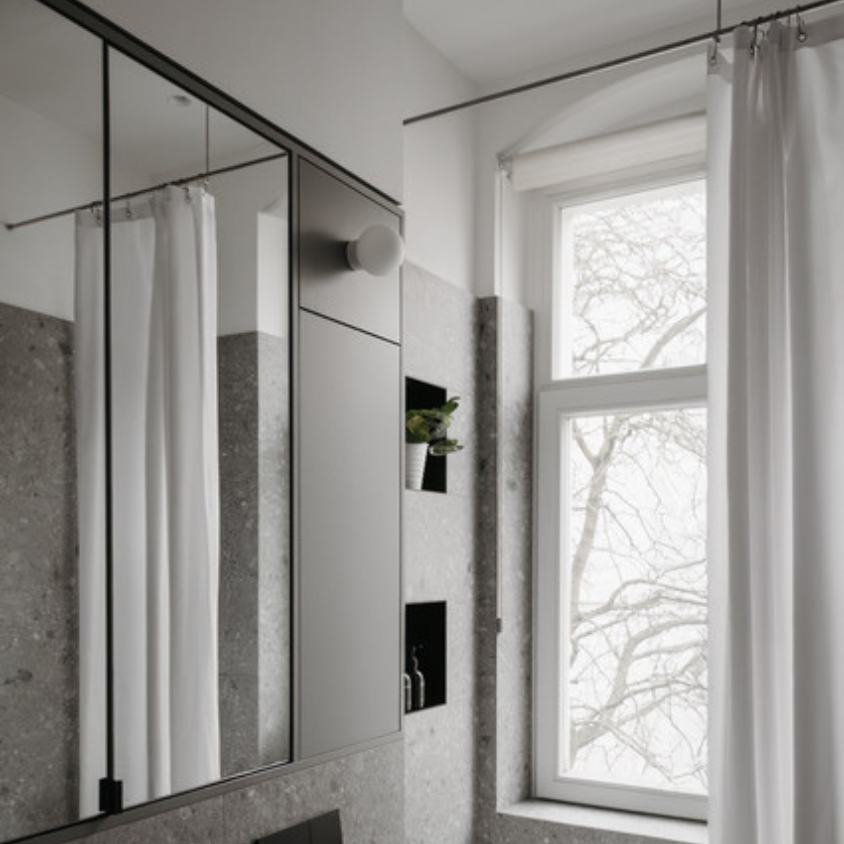 Grauer Einbauschrank aus Premium Dekor mit Spiegeltüren